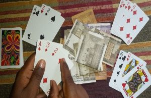 उमरखेड शहराच्या नजीक बेलखेड पांधण रस्ता येथील अवैध खुलेआम सुरू असलेल्या जुगार अड्ड्यावर सर्वात मोठी धाड