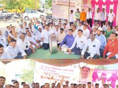 शिक्षकसेनेचे प्रलंबित मागण्या संदर्भात ढोल बजाओ आंदोलन