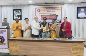 साहित्यिकांना समाजातील माणसेच मोठी करतात म्हणून माझ्या साहित्यातील पात्रांचा हा सन्मान आहे-साहित्य अकादमी पुरस्कार प्राप्त लेखक राजू बाविस्कर